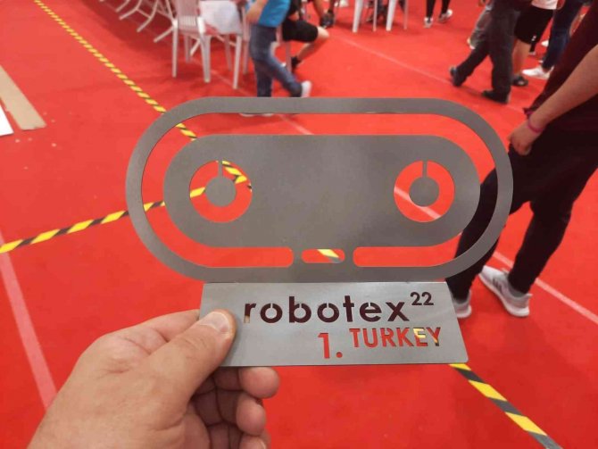 İ̇zmirli Öğrenciler Robotex Turkey’de 3 Madalya Kazandı