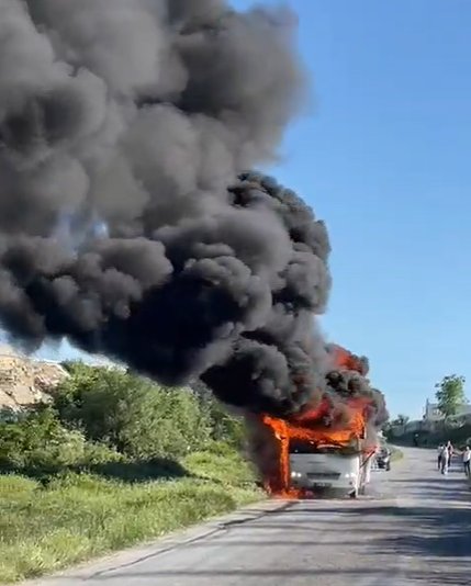 Edirne’de İşçileri Taşıyan Minibüs Alev Alev Yandı
