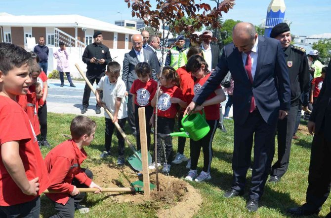 Trafik Eğitim Parkı’nda Fidanlar Toprakla Buluştu
