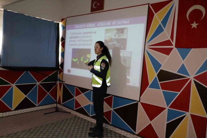 Jandarma, Öğrencilere Trafik Güvenliği Eğitimi Verdi