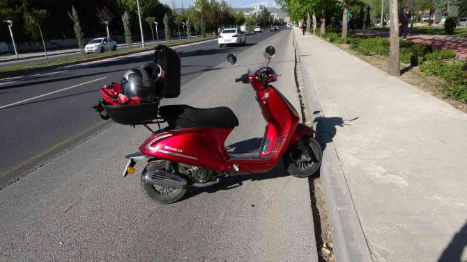 Elazığ’da Kadın Sürücü Motosiklet İle Yayaya Çarptı: 2 Yaralı