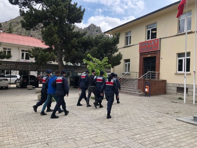 Bakır Kablo Ve İnşaat Malzemesi Hırsızlarını Jandarma Kısa Zamanda Yakaladı