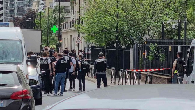 Türkiye’nin Paris Başkonsolosluğu’na Bombalı Saldırı