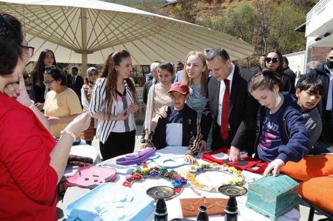 Özel Çocukların El Emeği Ürünleri Özel Eller Sanat Şenliği’nde Sergilendi