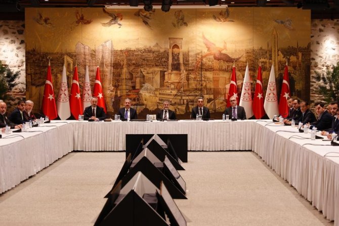 Hazine Ve Maliye Bakanı Nebati, Gıda Sektörü Temsilcileriyle Bir Araya Geldi