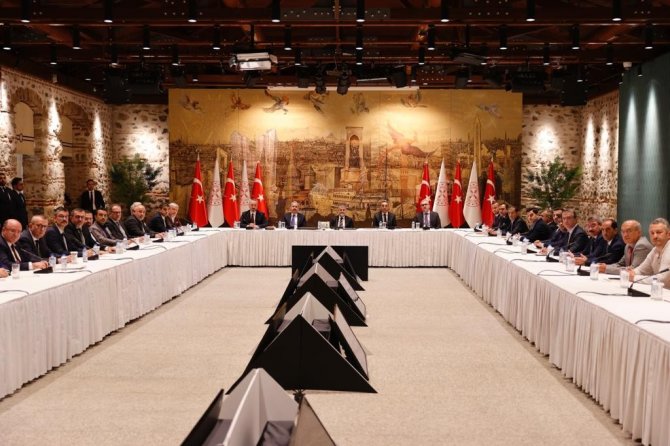 Hazine Ve Maliye Bakanı Nebati, Gıda Sektörü Temsilcileriyle Bir Araya Geldi