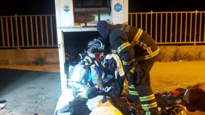 İ̇htiyaç Sahibi Vatandaşlar İçin Toplanan Kıyafetler Yandı