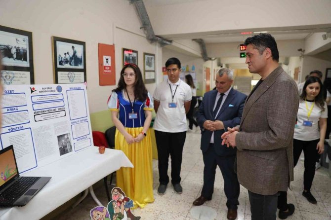 Aliağa Alp Oğuz Anadolu Lisesi’nde Bilim Şenliği Düzenlendi
