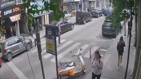 İ̇stanbul’da İnsanlık Örneği Kamerada: Kağıthane Polisi 10 Bin Doları Sahibine Teslim Etti