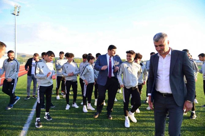 Kahramankazan U18 Futbol Takımı Türkiye Şampiyonası İçin Afyon’a Hareket Etti