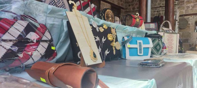 El Emeği Göz Nuru Çantalar Satışa Çıktı
