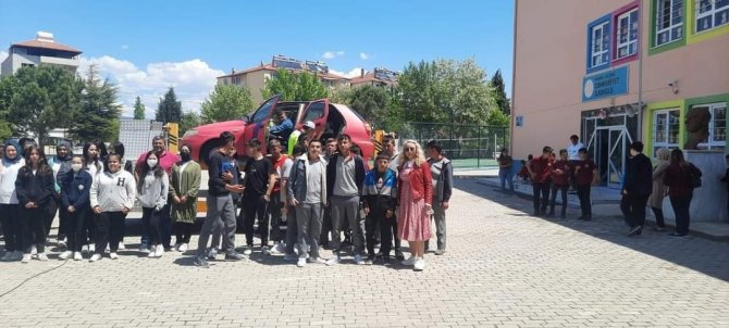 Emniyet Kemerinin Önemi Simülasyon Aracıyla Anlatıldı