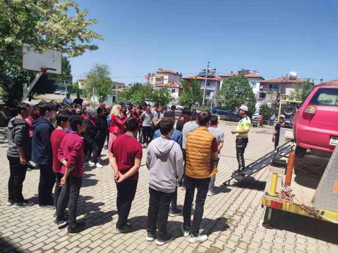 Emniyet Kemerinin Önemi Simülasyon Aracıyla Anlatıldı