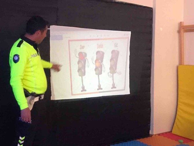 Kars’ta Öğrencilere Trafik Kuralları Anlatıldı