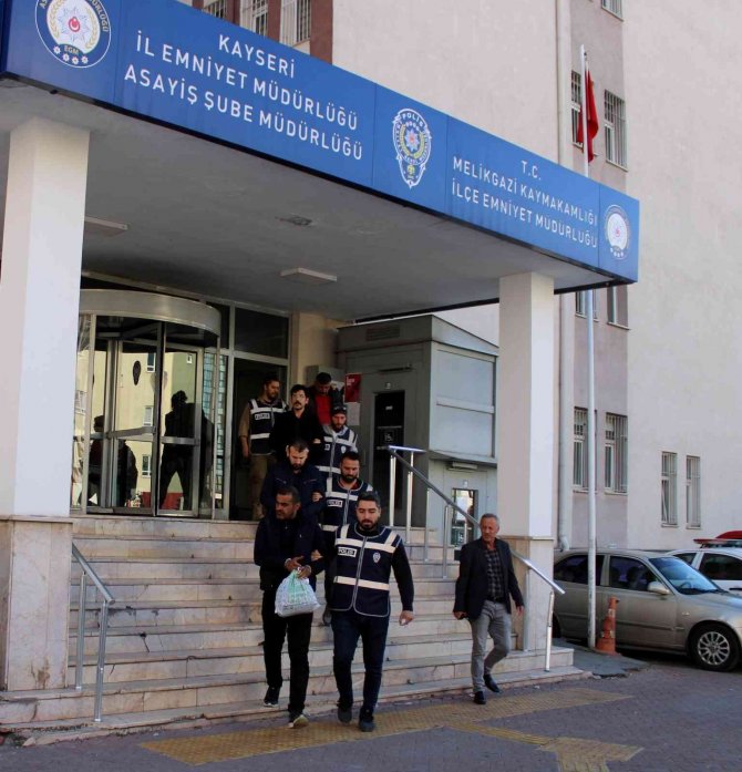 Kayseri’de Çeşitli Suçlardan Hapis Cezası İle Aranan 8 Kişi Yakalandı