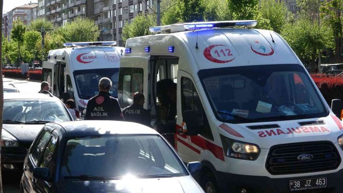Kayseri’de Bıçaklı Kavga: 2 Yaralı