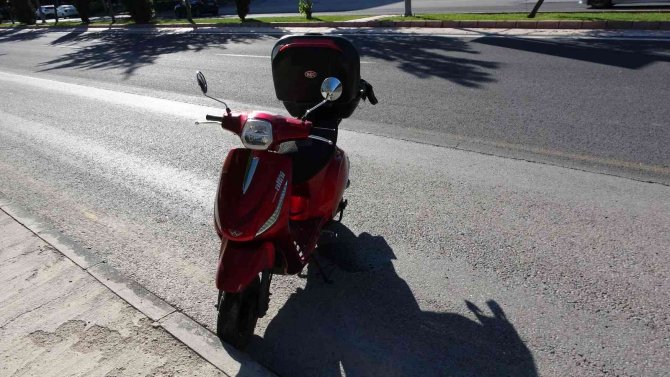 Elazığ’da Kadın Sürücü Motosiklet İle Yayaya Çarptı: 2 Yaralı