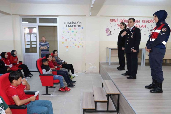 Kırklareli’nde Öğrencilere “Kariyer Olarak Jandarma” Anlatıldı