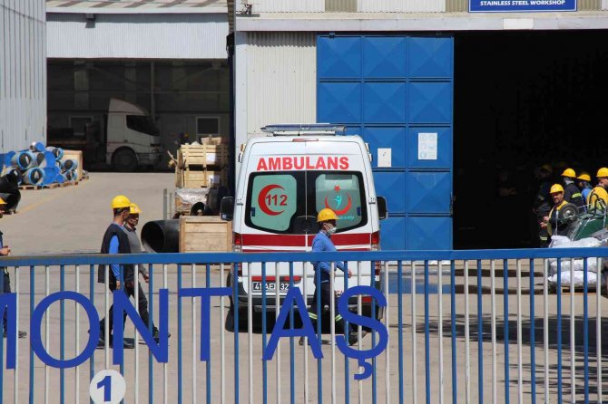 Fabrikada Çıkan Yangında 10 İşçi Dumandan Etkilendi