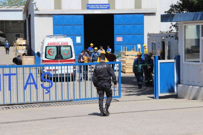 Fabrikada Çıkan Yangında 10 İşçi Dumandan Etkilendi