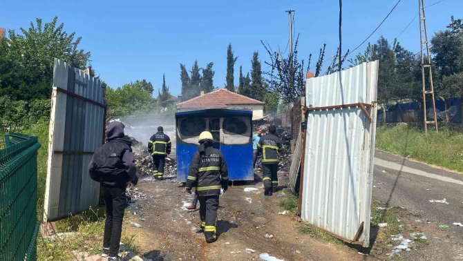 Geri Dönüşüm Deposu Alevlere Teslim Oldu