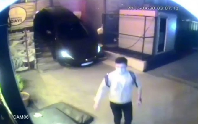 Küçükçekmece’de İnanılmaz Görüntü: Otomobille Merdivenden İndi