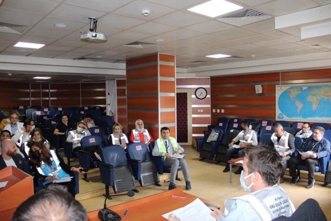 Kütahya Evliya Çelebi Hastanesinde Hap Masa Başı Tatbikatı