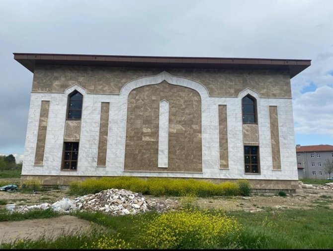 Mehmetçik Camii’nde İç Düzenleme Çalışmaları Başladı