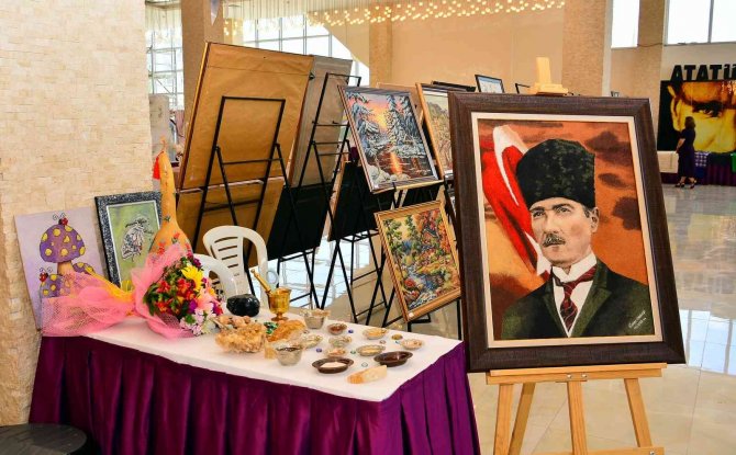 İ̇brahim Sözen Gençlik Merkezi’nden Yılsonu Sergisi