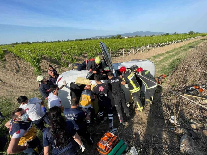 Manisa’da Otomobil Şarampole Devrildi: 4 Yaralı