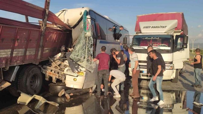 Manisa’daki İşçi Servisi Kazasında Yaralanan 35 İşçi Taburcu Edildi
