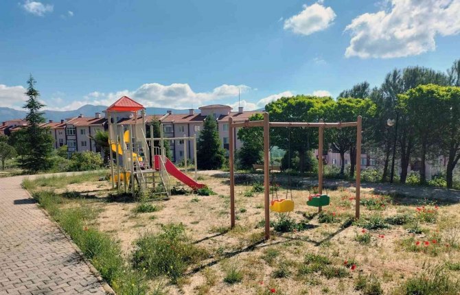 Menteşe’de Parklar Yenileniyor