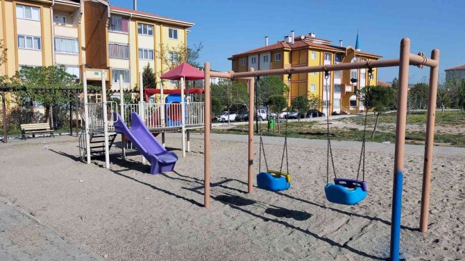 Menteşe’de Parklar Yenileniyor