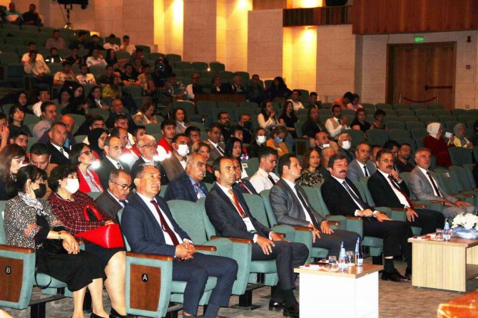 15 Üniversitenin Katıldığı Disiplinler Arası Öğrenci Kongresi Başladı