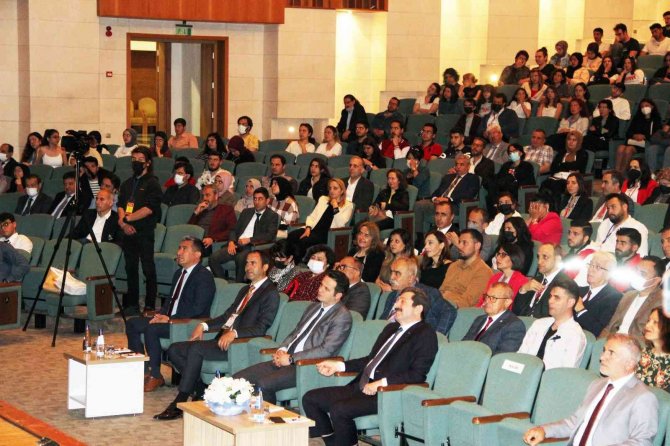 15 Üniversitenin Katıldığı Disiplinler Arası Öğrenci Kongresi Başladı