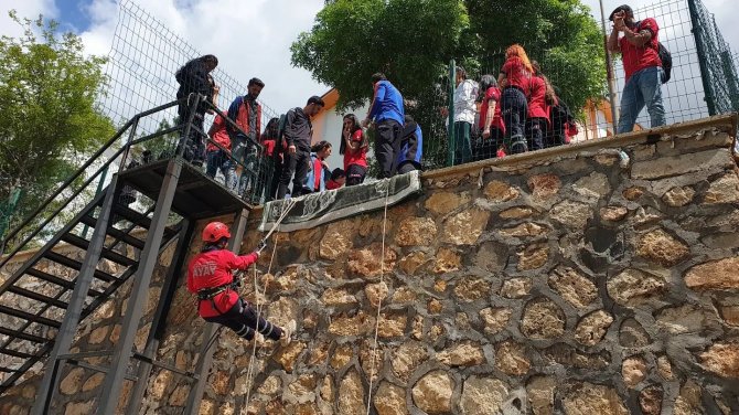 Geleceğin Acil Yardım Ve Afet Ekiplerine Uygulamalı Eğitim