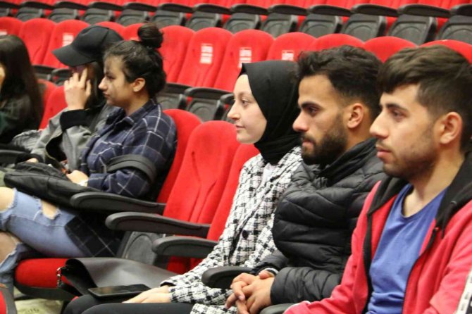 Nevü’de Akademik Yazma Becerileri Eğitimi Verildi