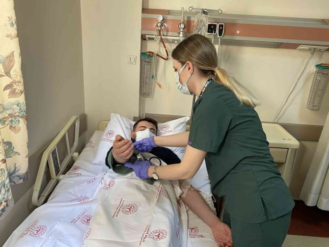 Pandeminin Kahramanları Hemşireler Anlattı: “Bakkal ’Bize Siz Bulaştırıyorsunuz’ Dedi, İçeri Almadı”