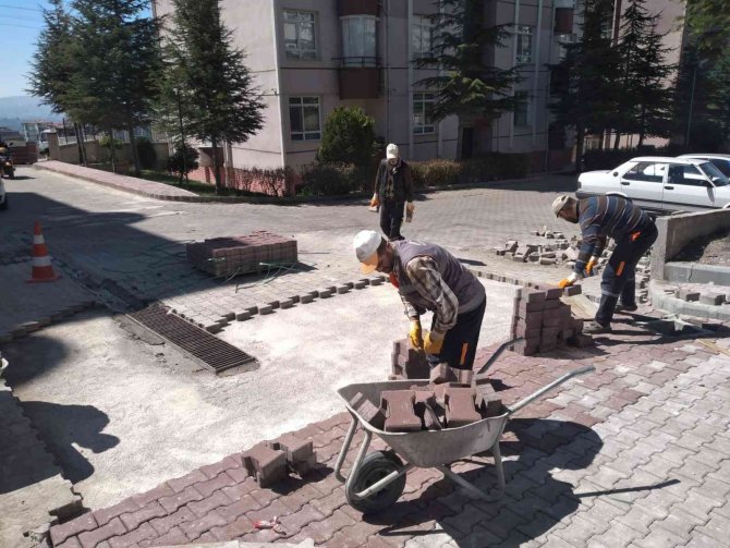 Pursaklar’da Yollar Nakış Nakış İşleniyor