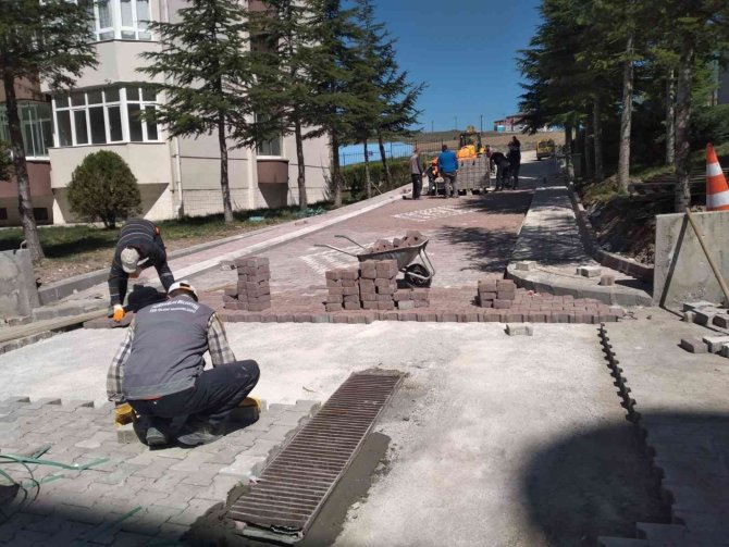 Pursaklar’da Yollar Nakış Nakış İşleniyor