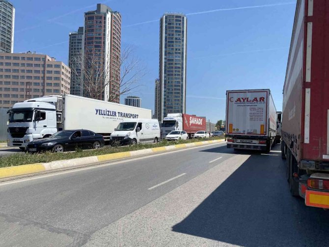 Ataşehir’in Bitmeyen Çilesi: Gümrükte Tır Kuyrukları
