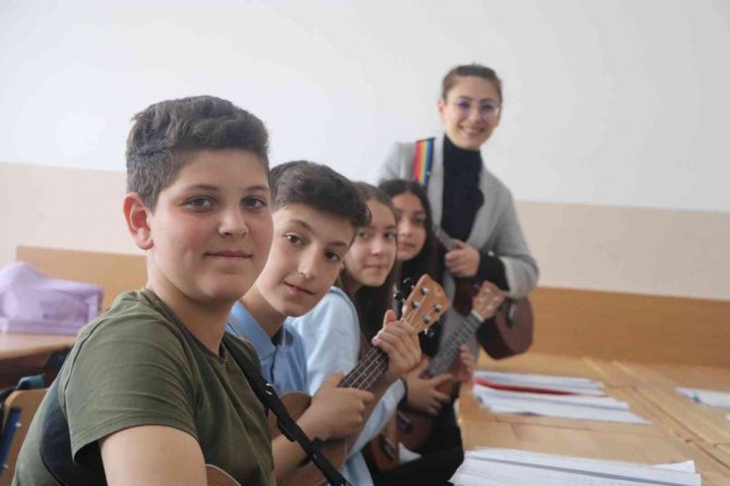 Bu Okuldaki Öğrenciler Eve Gitmek İstemiyor