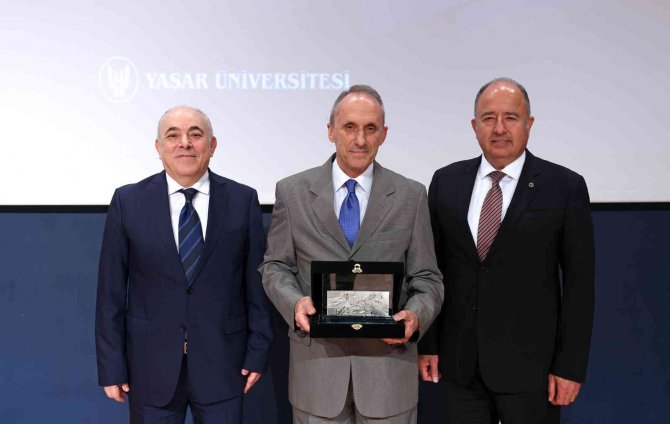 Yaşar Üniversitesinin 21. Yaş Gururu