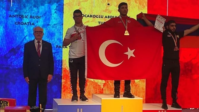 Ay Yıldızlı Bayrağı Romanya’da Dalgalandırdı