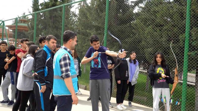 Siirt Belediyesi Öğrencileri Sporla Buluşturuyor