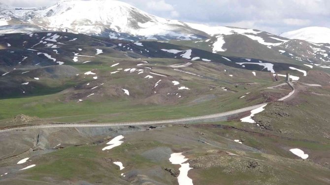 İ̇ran Sınırına Duvar Örme Çalışmaları Başladı
