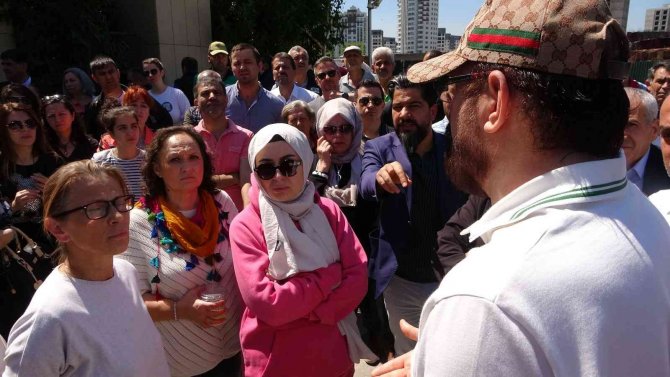 Bursa’da İş Makinelerine Direnerek Yıkımı Engellediler