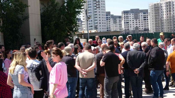 Bursa’da İş Makinelerine Direnerek Yıkımı Engellediler