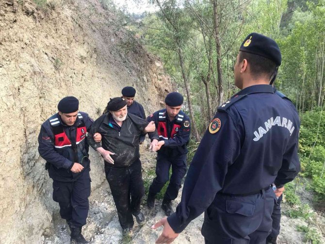 Kayıp Yaşlı Adamı Jandarma Ekipleri Buldu