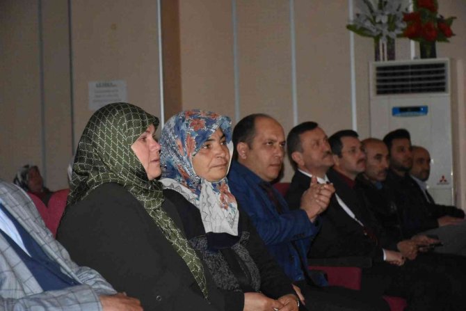 Öğrenciler Şehit Annesine Duygusal Anlar Yaşattı